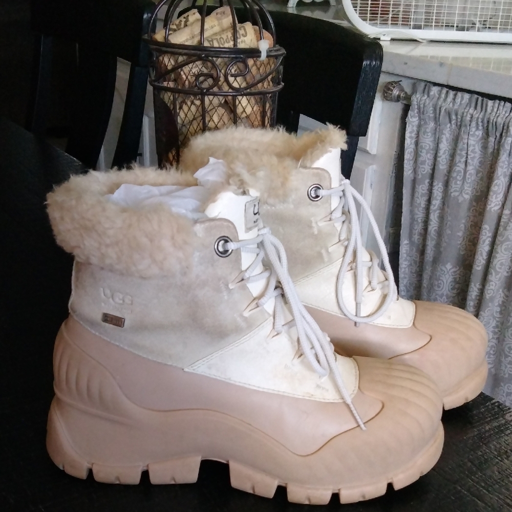 UGG Women's Beige Cream Shearling-Lined Winter Rain Boots